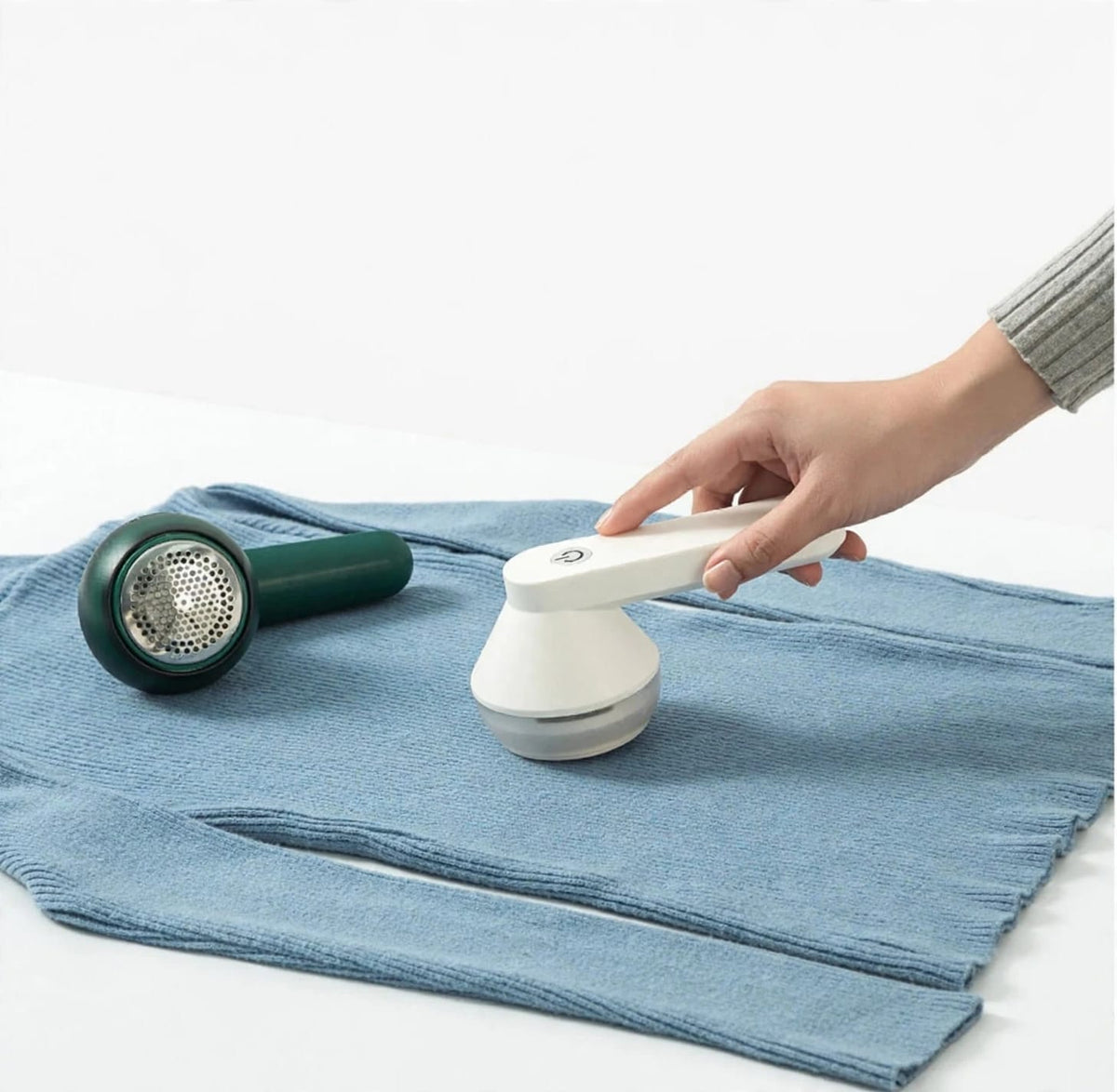 Electric Fabric Shaver for Clothes – No Damage Lint Remover for Hoodies, Blankets & Jackets